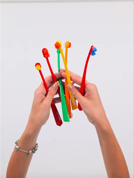 Zubní kartáček Splash Brush 150 červený 3004