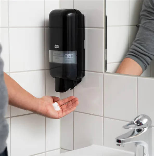 Zásobník na mýdlo a dezinfekční prostředky Tork, černý S4