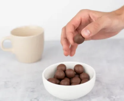 Vilgain Rice Chocoballs BIO ⁠–⁠ mléčná čokoláda 50g
