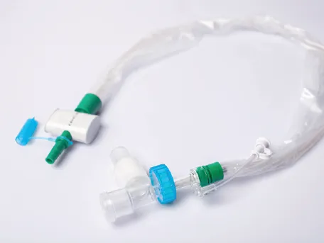 Katétr uzavřený odsávací CH 14, délka 30,5cm, T-adaptér, MDI port, tracheostomický